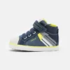 Geox KILWI BOY - Chaussures Premiers Pas - Navy/fluo Yellow
